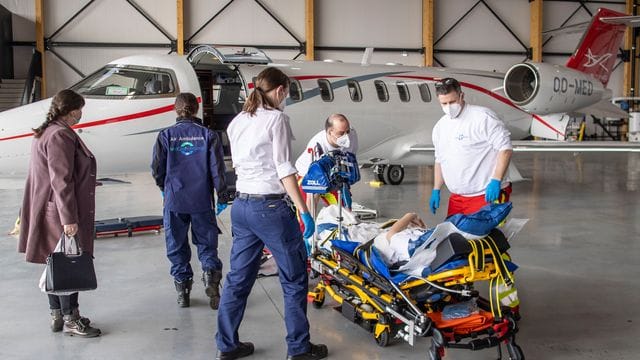 Rettungsflug für zwei Zivilisten