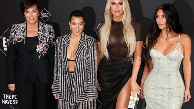 Kris Jenner (l-r), Kourtney Kardashian, Khloe Kardashian und Kim Kardashian bei den Peoples Choice Awards 2019.