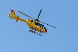 Österreichischer Rettungshubschrauber (Symbolbild): Zwei Urlauber aus Deutschland stürzten beim Segelfliegen ab.