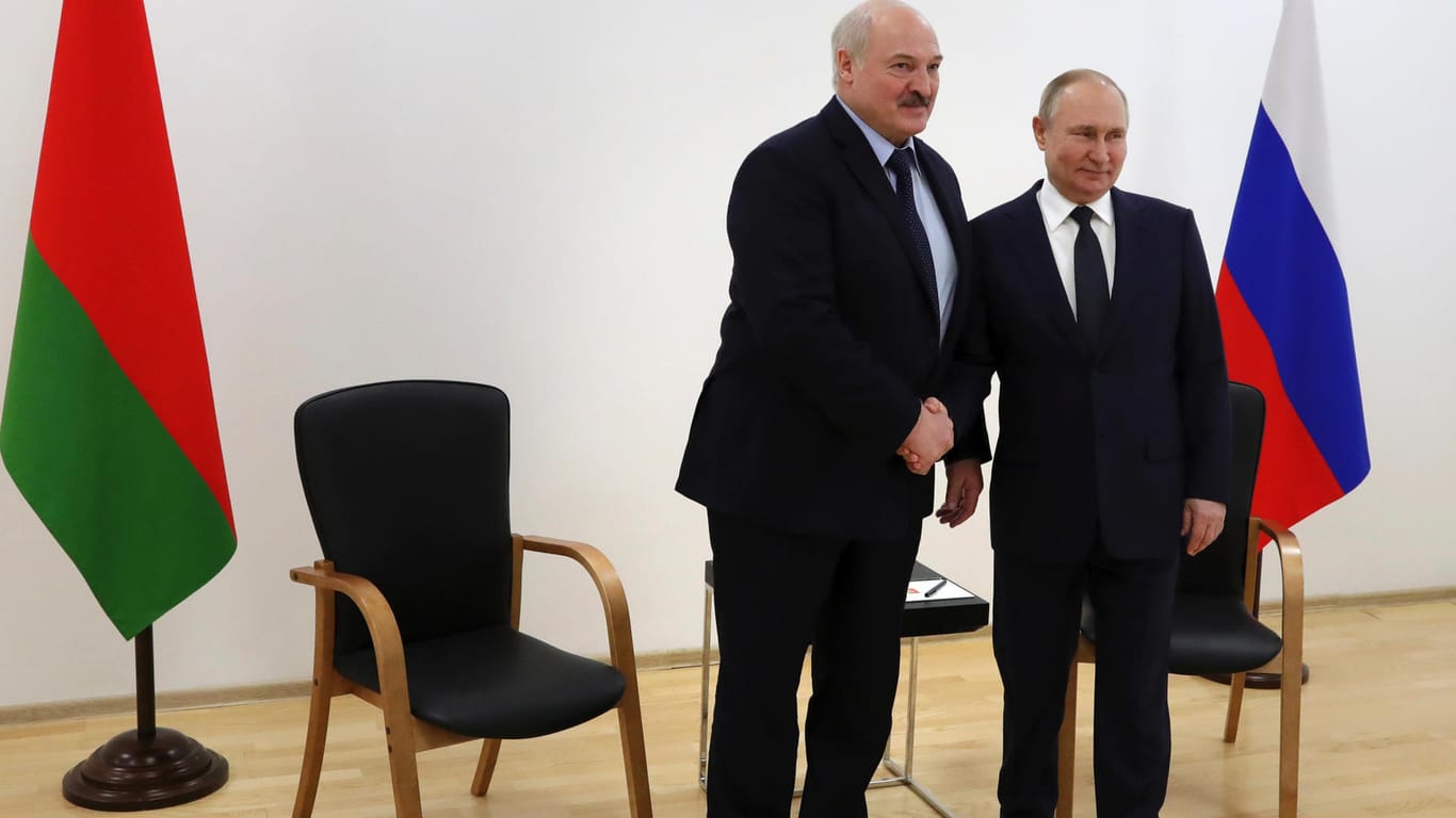 Lukaschenko bei seinem Besuch in Russland: Das Regime in Belarus ist abhängig von Russland.