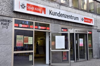 Eingang zum Kölner Kundenzentrum in der Innenstadt: In einem deutschlandweiten Ranking liegen Kölns Bürgerämter bei den Verbrauchern auf den hinteren Plätzen.