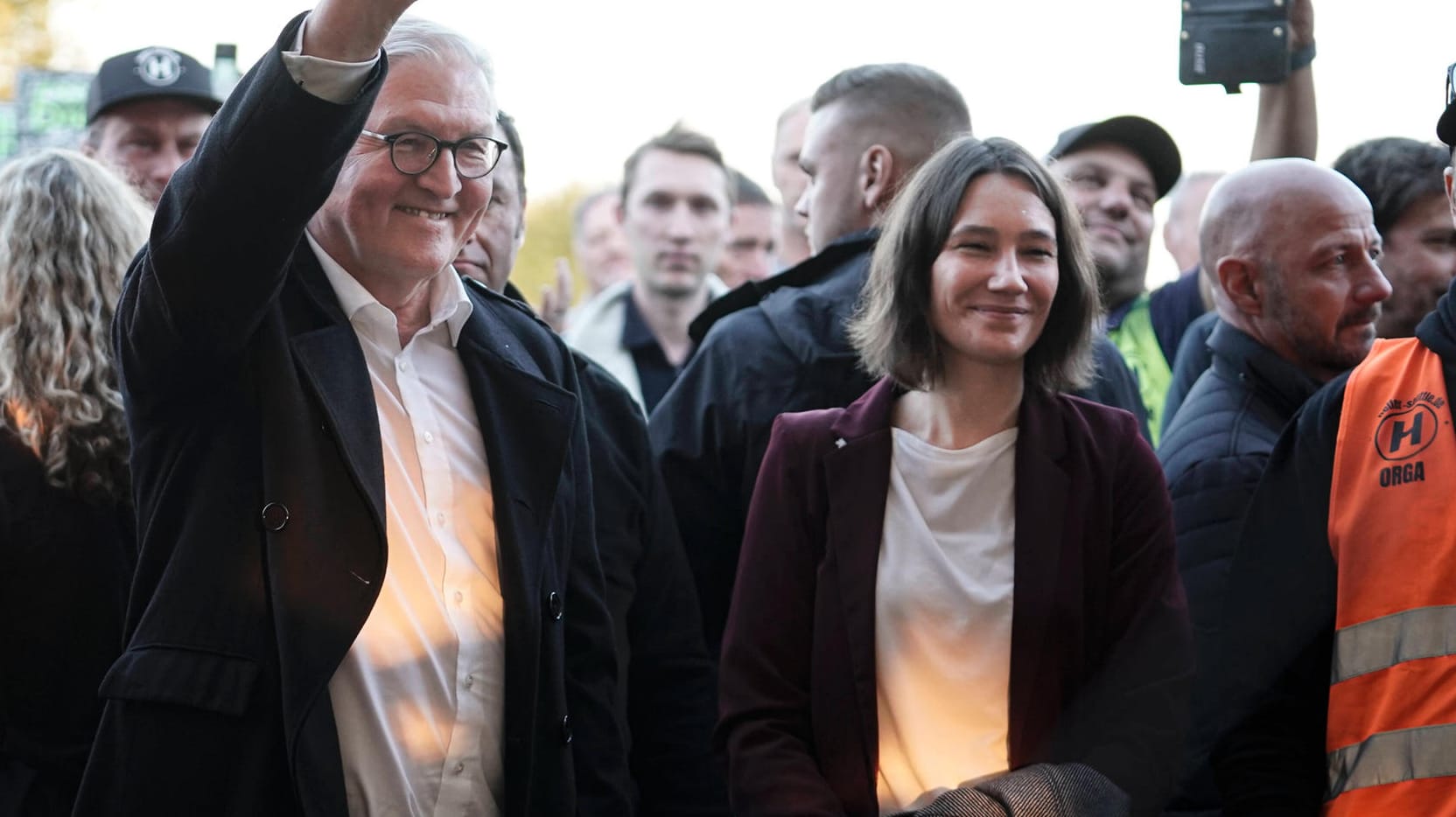 Bundespräsident Frank-Walter Steinmeier und Anne Spiegel, damals Umweltministerin von Rheinland-Pfalz, bei einem Besuch in einem Helfercamp für die Beseitigung der Flutschäden: In ihrer repräsentativen Funktion kann eine Ministerin nicht ersetzt werden.