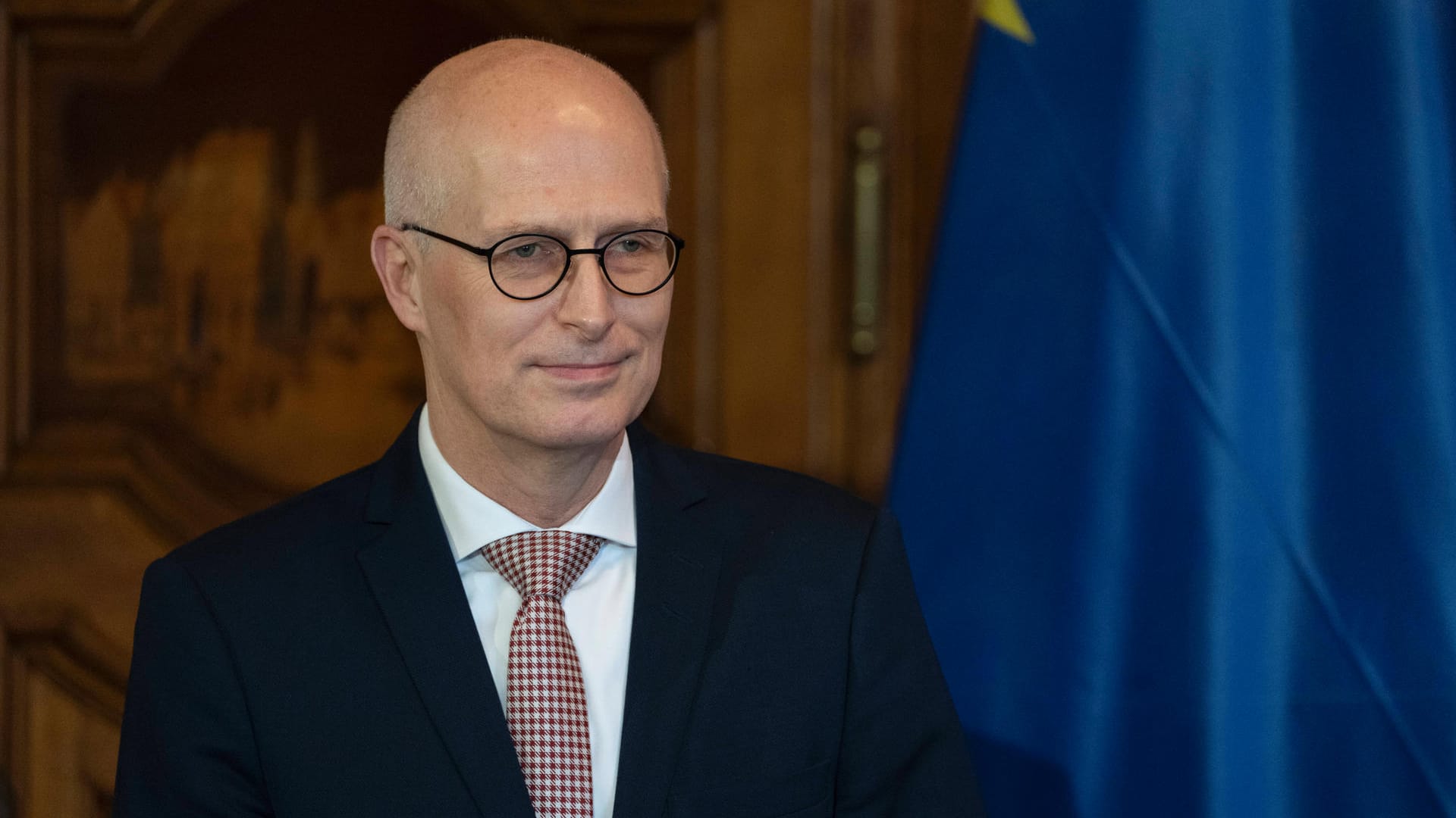 Hamburgs Bürgermeister Peter Tschentscher im Hamburger Rathaus (Archivbild): Der Bürgermeister plant Besuche bei Einrichtungen für Flüchtlingshilfe. Hamburgs Bürgermeister Peter Tschentscher im Hamburger Rathaus (Archivbild): Der Bürgermeister plant Besuche bei Einrichtungen für Flüchtlingshilfe.