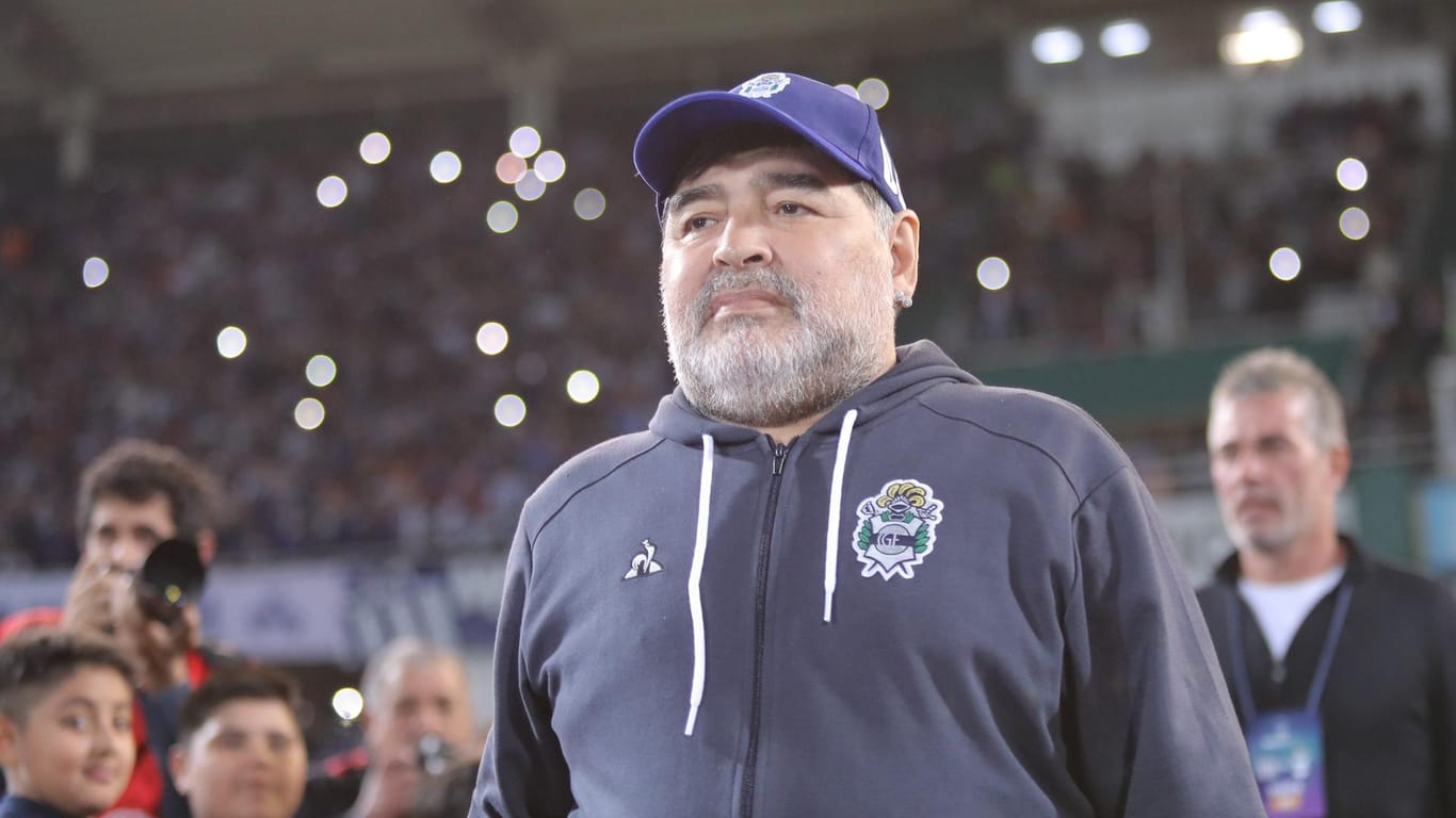 Diego Maradona starb im November 2020. Nun sollen seine Pfleger wegen fahrlässiger Tötung vor Gericht gestellt werden.