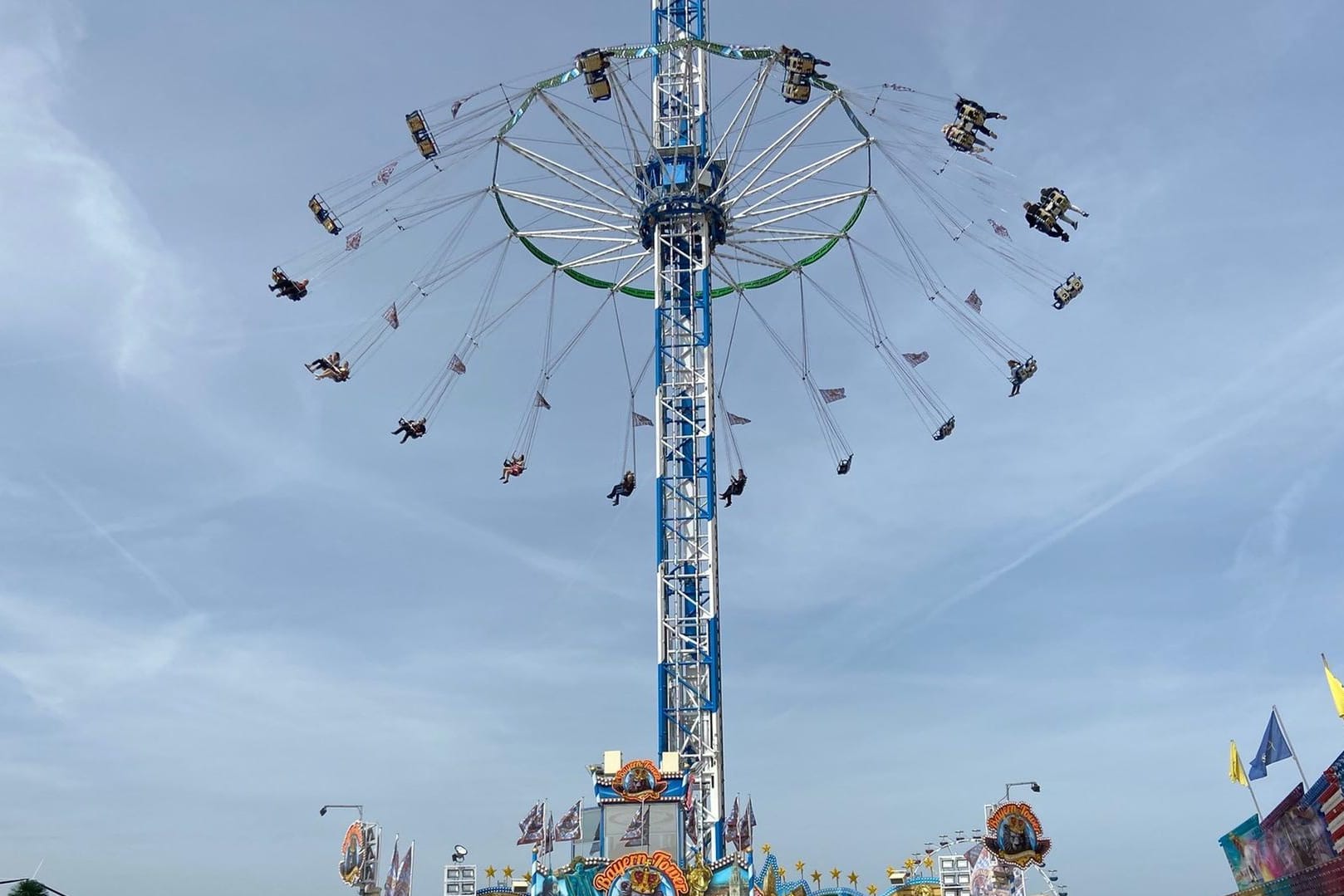 Nach zwei Jahren Pause lädt das Nürnberger Volksfest ab Ostersamstag wieder zwei Wochen lang zur kleinen Alltagsflucht ein.