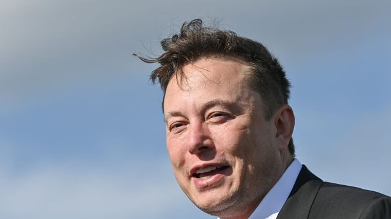Elon Musk hält momentan einen Anteil von gut neun Prozent an Twitter.