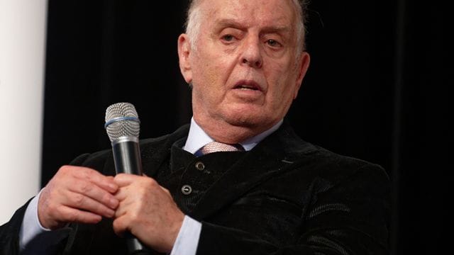 Der Dirigent Daniel Barenboim ist krank und kann nicht auftreten.