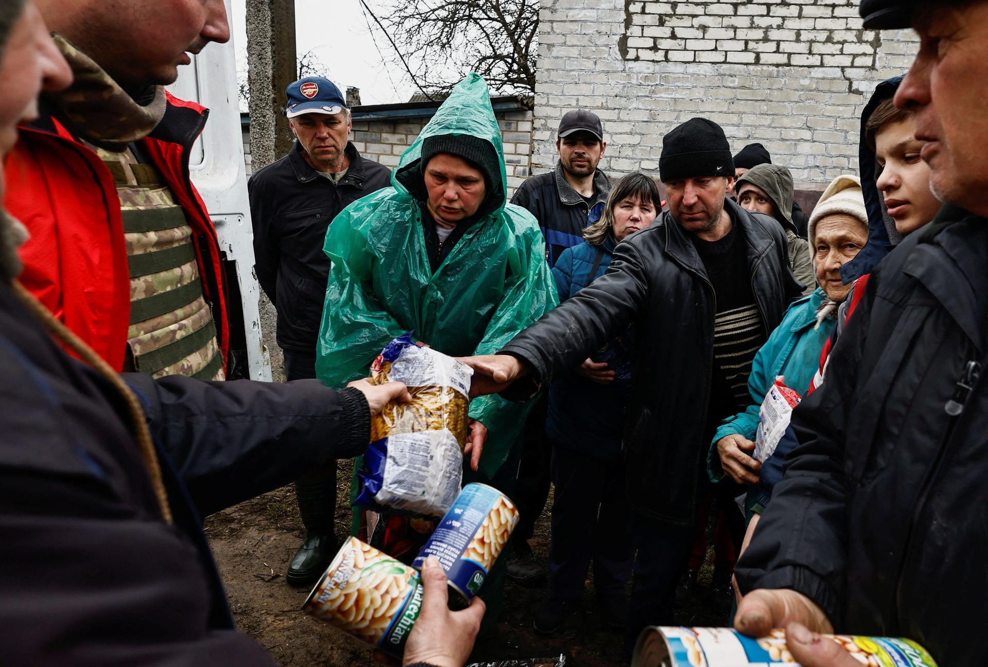 9. April: Die Menschen in Tschernihiw erhalten humanitäre Hilfen. Indes trifft sich Großbritanniens Premierminister Boris Johnson mit dem ukrainischen Präsidenten Wolodymyr Selenskyj in Kiew.