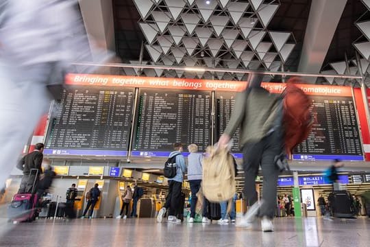 Der Flughafen Frankfurt rechnet über Ostern mit vielen Passagieren.