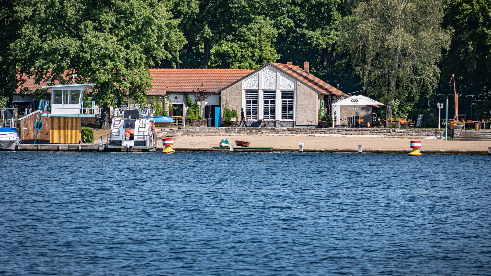 Blick auf das Strandbad Wendenschloss in Berlin-Köpenick (Archivbild): Hier soll es auch ein buntes Programm für Kinder geben.