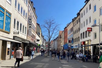 Die Breite Gasse in Nürnberg lockt trotz Leerstand viele Einkaufswillige – eine Auffrischungskur könnte die Einkaufspassage dennoch gebrauchen.