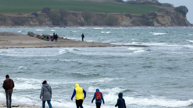 Weniger Touristen bei schlechtem Wetter an der Küste