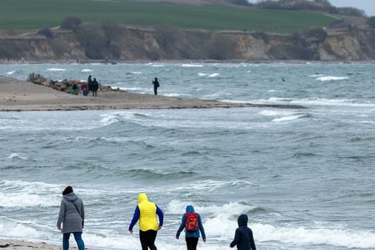 Weniger Touristen bei schlechtem Wetter an der Küste