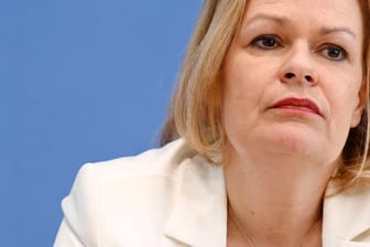 Nancy Faeser (SPD): Die Bundesinnenministerin hat die Anschlags- und Entführungspläne einer Chatgruppe verurteilt.