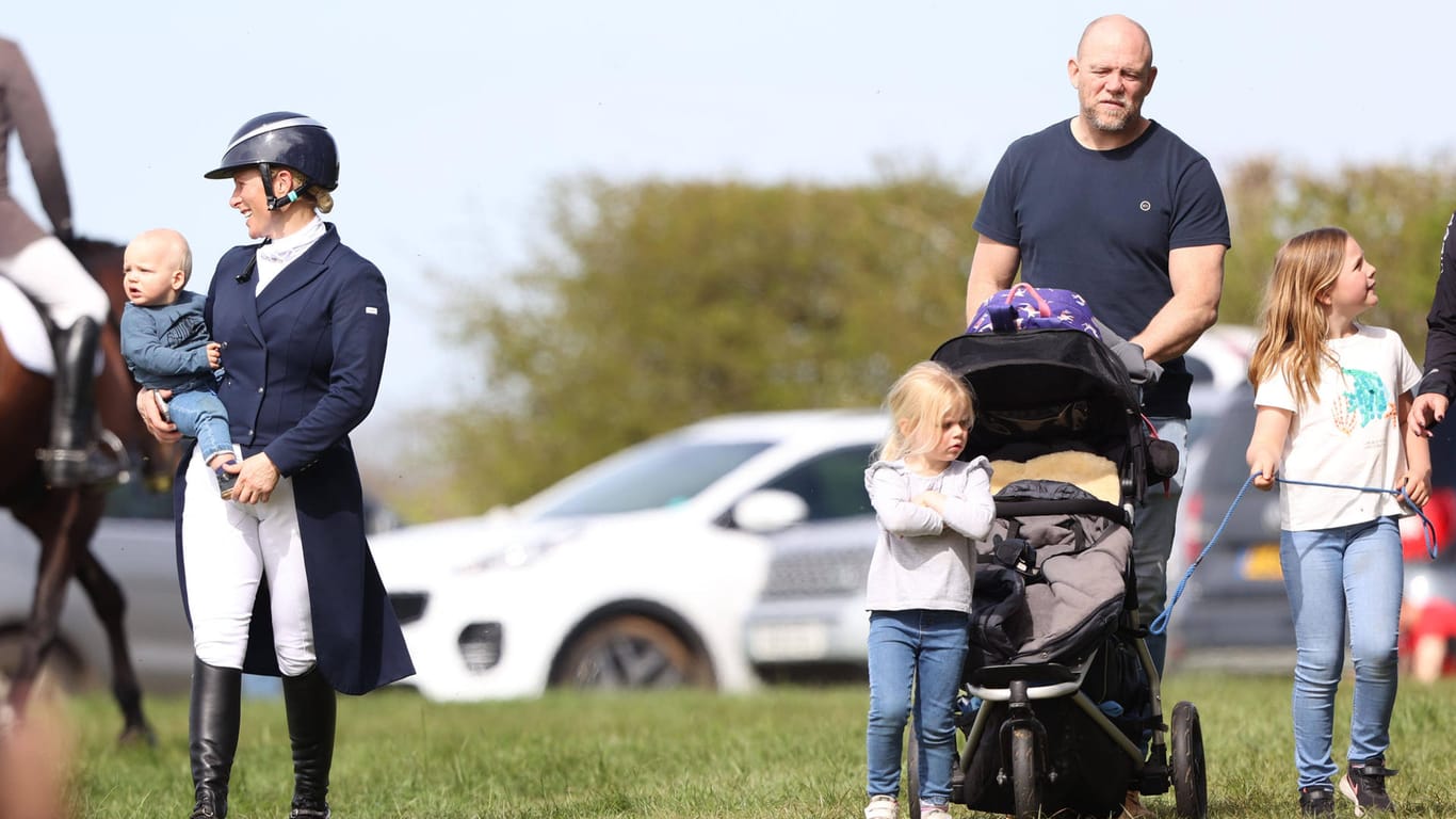 Zara und Mike Tindall mit den gemeinsamen Kindern Mia, Luna and Lucas