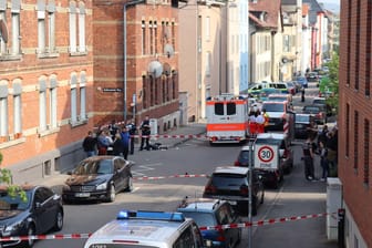 Polizeieinsatz in Stuttgart: Ein Mann wurde bei Schüssen schwer verletzt.