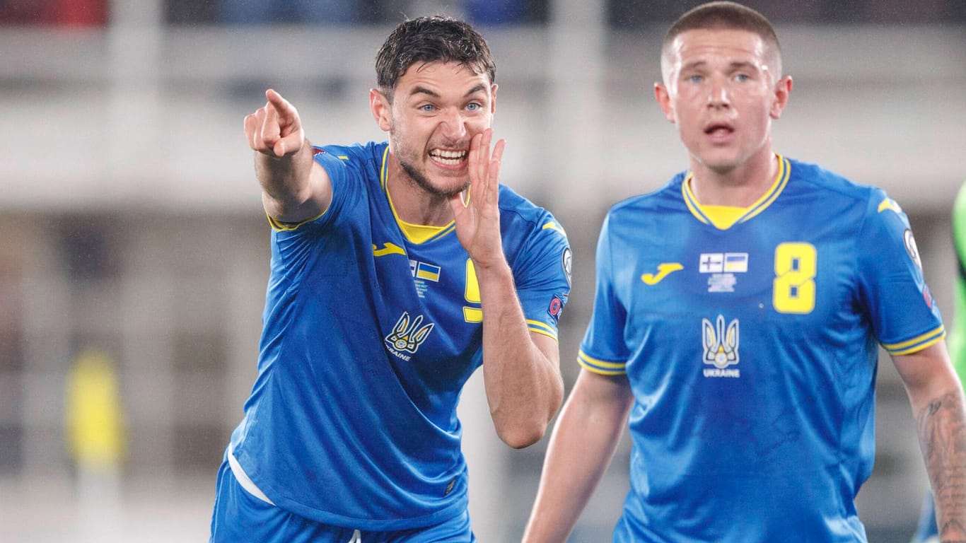 Roman Yaremchuk (l.) und Viktor Korniienko: Die beiden ukrainischen Nationalspieler haben im Juni wieder ein Länderspiel.