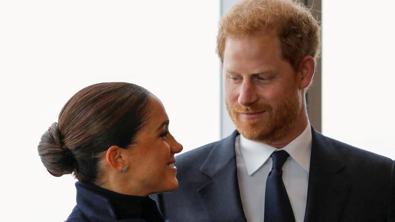Prinz Harry und Ehefrau Meghan (Archivbild): Ihr Zwischenstopp bei der Queen wird als Friedensgeste gesehen.