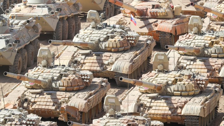 Exportschlager: T-72 Panzer bei einer CSTO-Übung (Collective Security Treaty Organisation) in Tadschikistan, nahe der afghanischen Grenze.