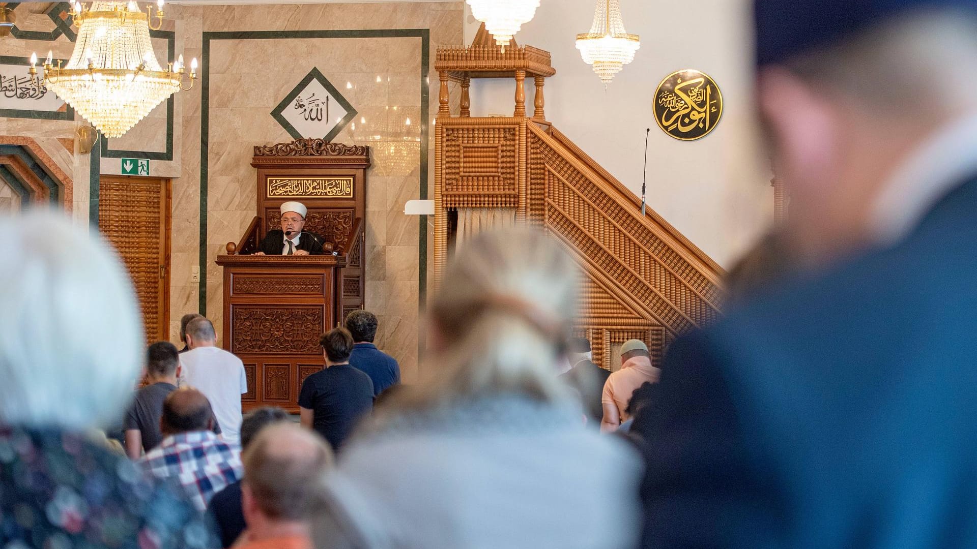 Szene aus einer Dortmunder Moschee (Archivbild): In der Ofenstraße und anderen Teilen Dortmunds wurden muslimische Gemeinden zuletzt rechtsextrem attackiert.