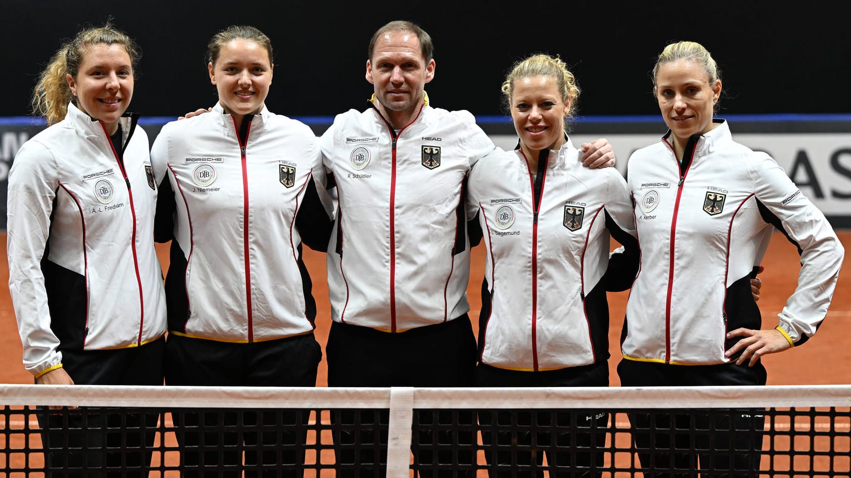 Anna-Lena Friedsam, Jule Niemeier, Laura Siegemund, Angelique Kerber und Rainer Schüttler (v. l. n. r.): Kerber und Siegmund verloren ihre Matches auf dem Sandplatz in Nur-Sultan.