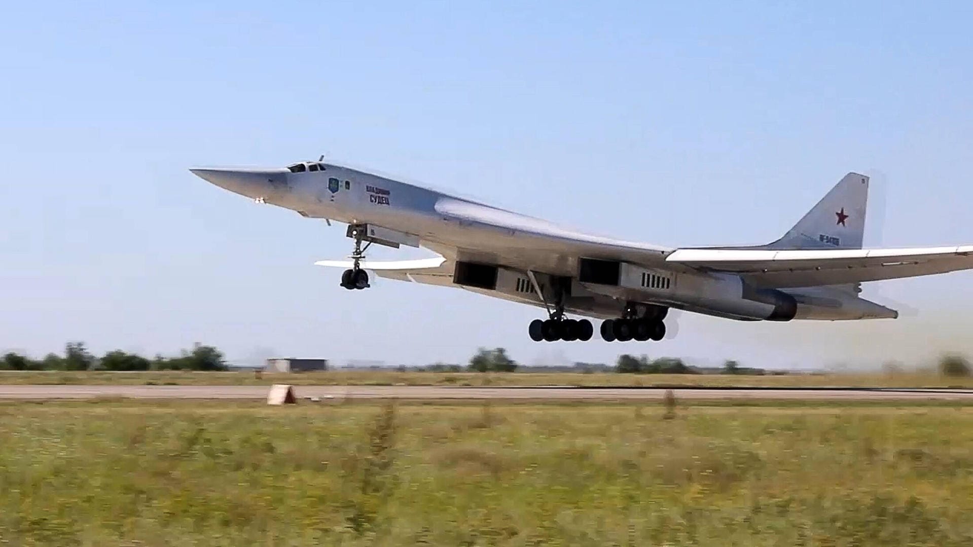 Eine Tupolew Tu-160 (Symbolbild): Strategische Langstreckenbomber wurde im Ukraine-Krieg bislang von Russland nicht eingesetzt.