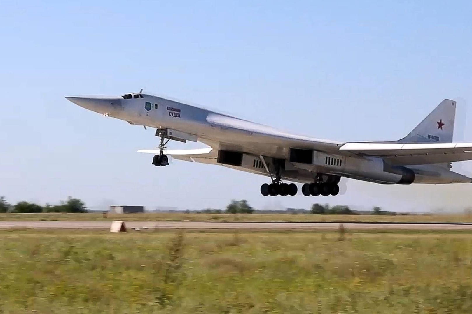 Eine Tupolew Tu-160 (Symbolbild): Strategische Langstreckenbomber wurde im Ukraine-Krieg bislang von Russland nicht eingesetzt.
