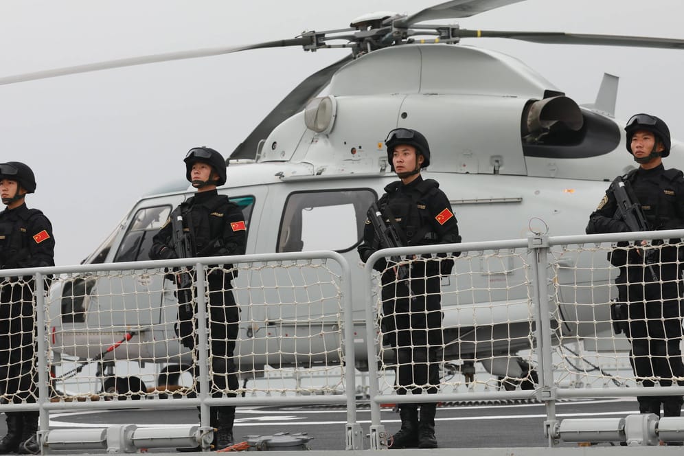 Chinesische Soldaten bei einem Manöver (Symbolbild): China erhöht erneut den Druck auf die Inselrepublik Taiwan.