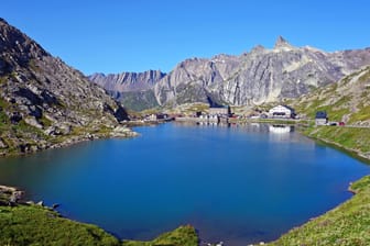 See am Großen St. Bernhard in Aostatal: Ein Segelflieger ist in dieser Region abgestürzt.