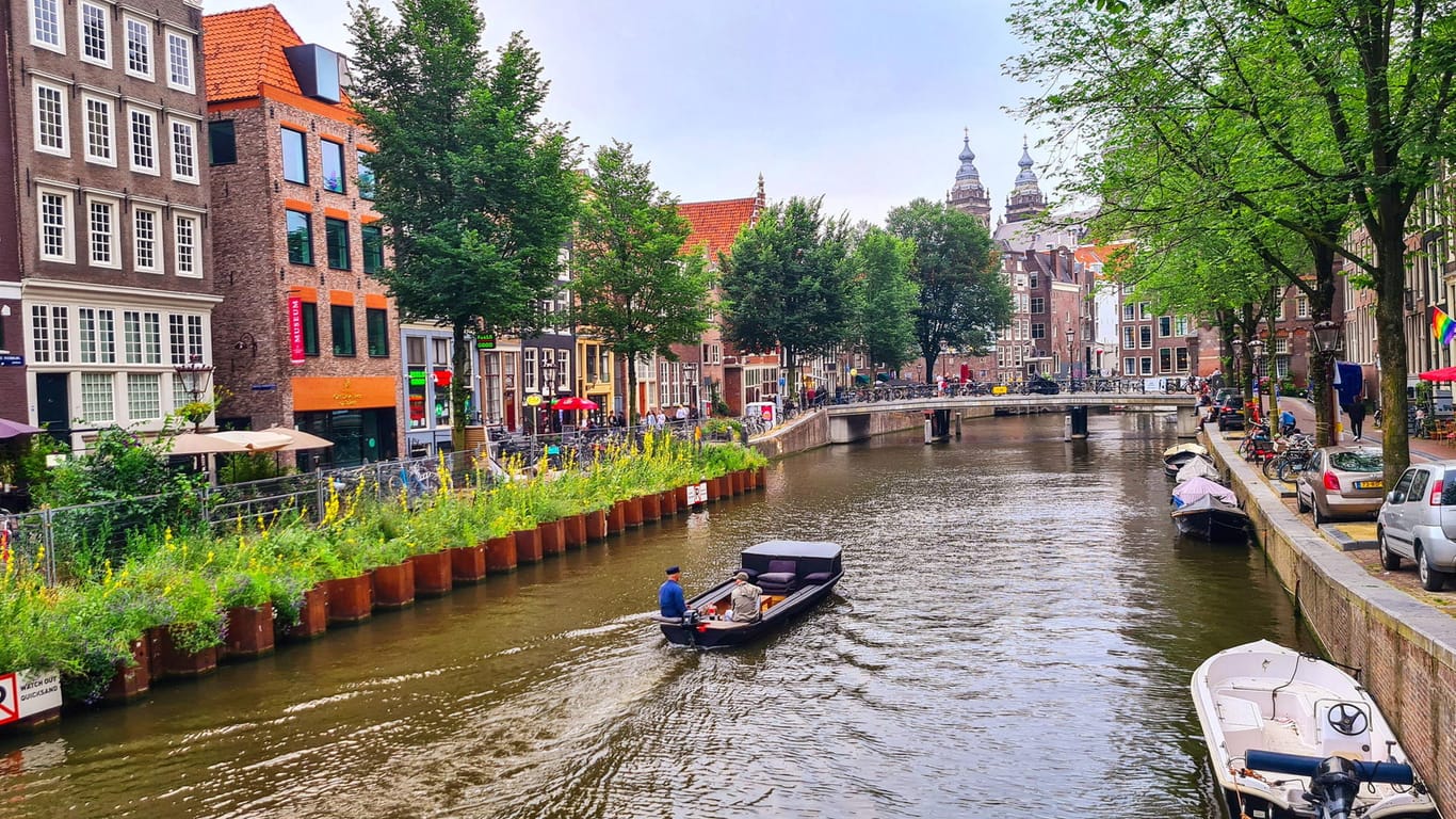 Amsterdam: Mittlerweile trauen sich viele Deutsche auch wieder, Städtetrips zu buchen.
