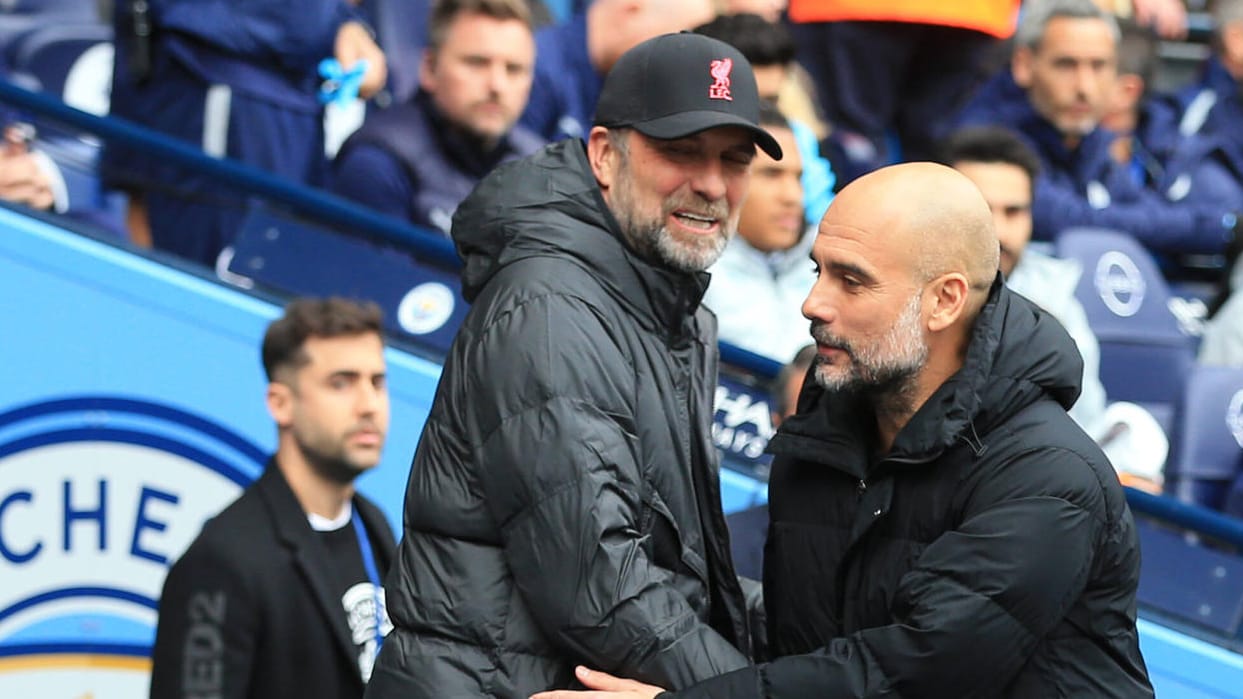 Treiben sich gegenseitig zu Höchstleistungen: Klopp und Guardiola, bei ihrem letzten Aufeinandertreffen am vergangenen Wochenende.