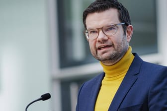 Marco Buschmann: Der FDP-Politiker ruft Geflüchtete dazu auf, Kriegsverbrechen anzuzeigen.