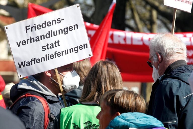 Demonstranten in Duisburg: Immer wieder werden Friedensverhandlungen gefordert.