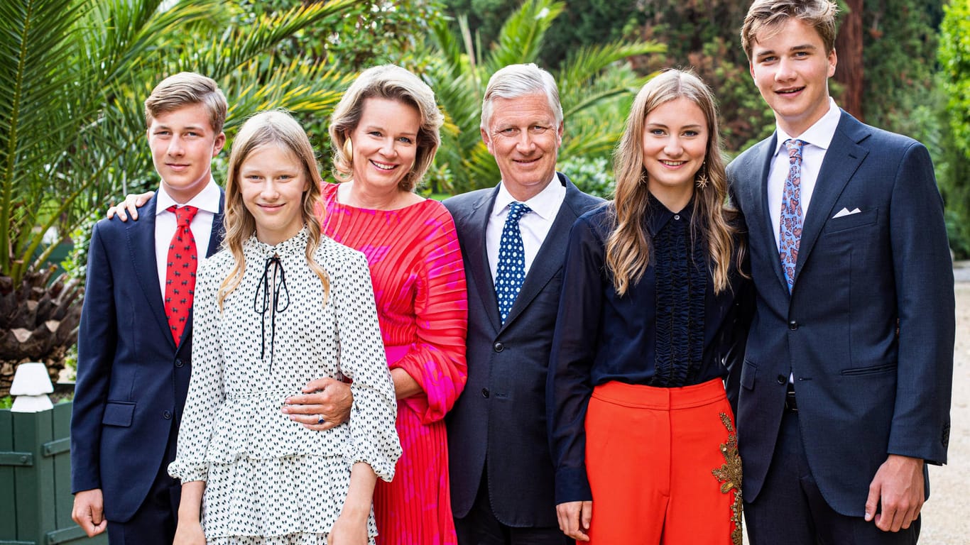 Die belgische Königsfamilie: Prinz Emmanuel, Prinzessin Eléonore, Königin Mathilde, König Philippe, Kronprinzessin Elisabeth und Prinz Gabriel.