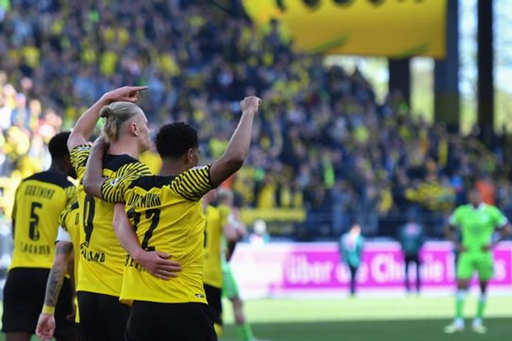 Borussia Dortmund feierte gegen den VfL Wolfsburg einen deutlichen Heimsieg.