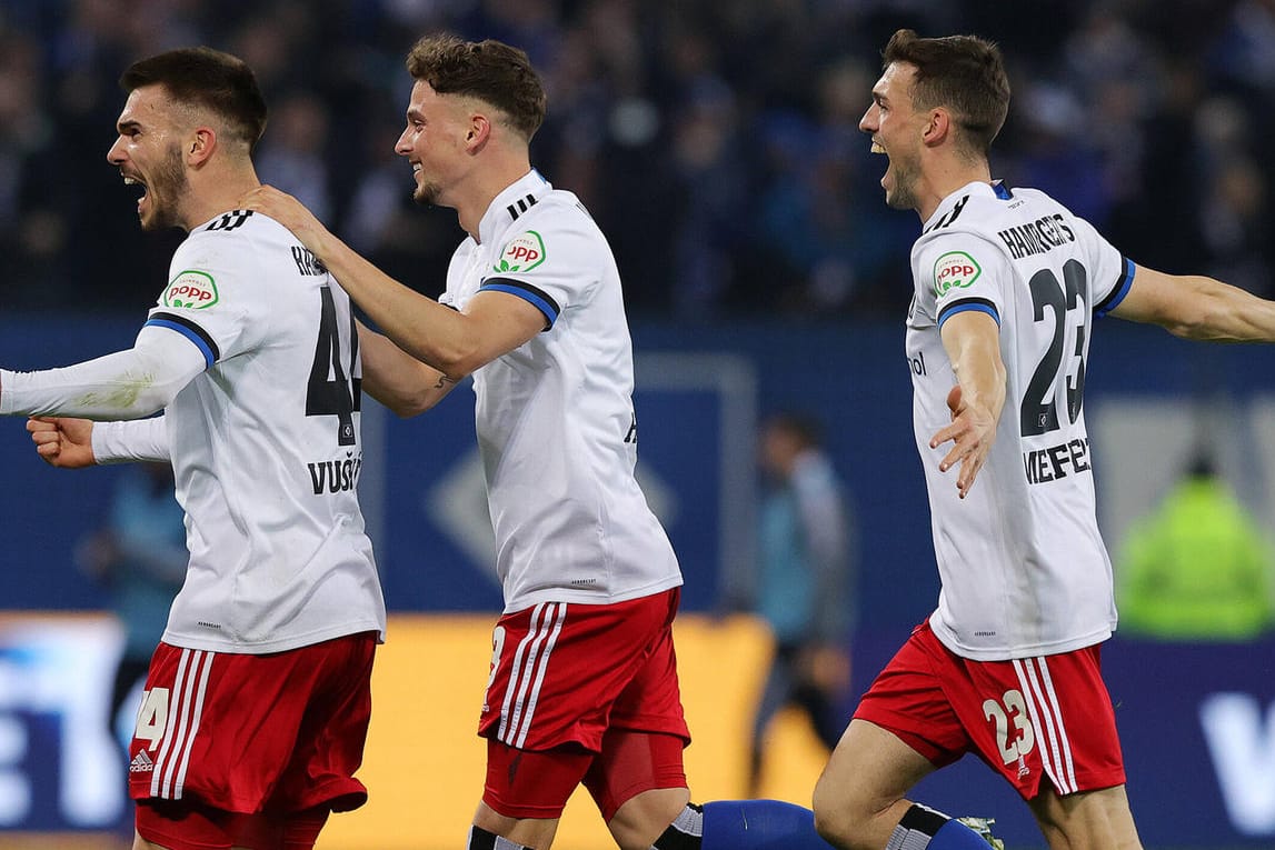 Mario Vuskovic (l.) bejubelt sein Traumtor zum 2:0: Der Kroate machte ein gutes Spiel gegen den KSC.