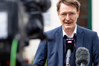 Karl Lauterbach: Der SPD-Politiker warnt vor neuen Corona-Varianten.