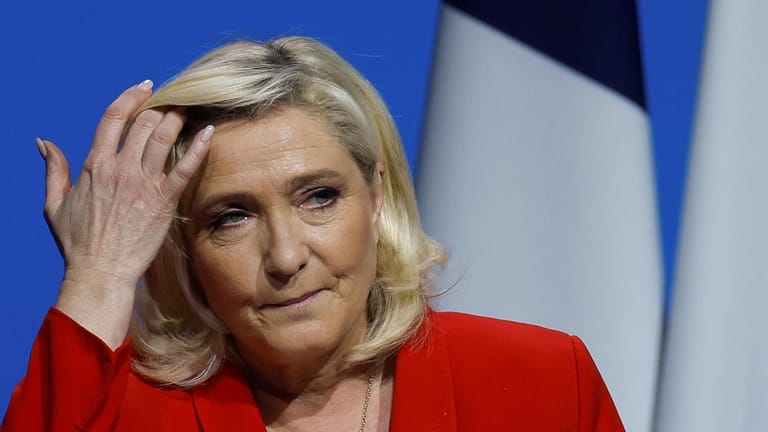 Marine Le Pen: Schon seit Jahren stehen Scheinbeschäftigungsvorwürfe gegen sie und ihre Partei im Raum.