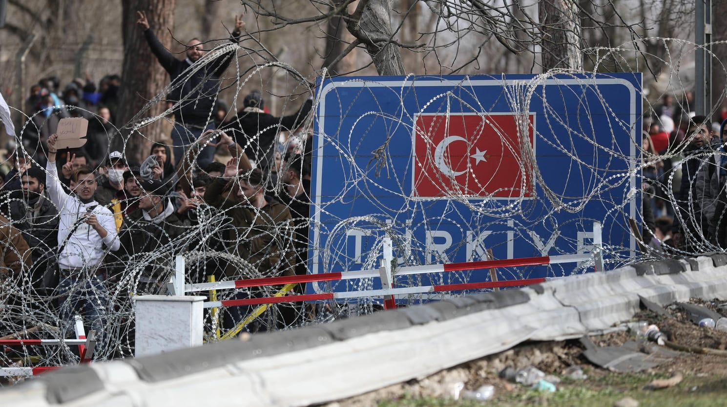 Migranten an der Grenze zwischen der Türkei und Griechenland (Archivbild): Die Region um den Fluss Evros wird streng überwacht.