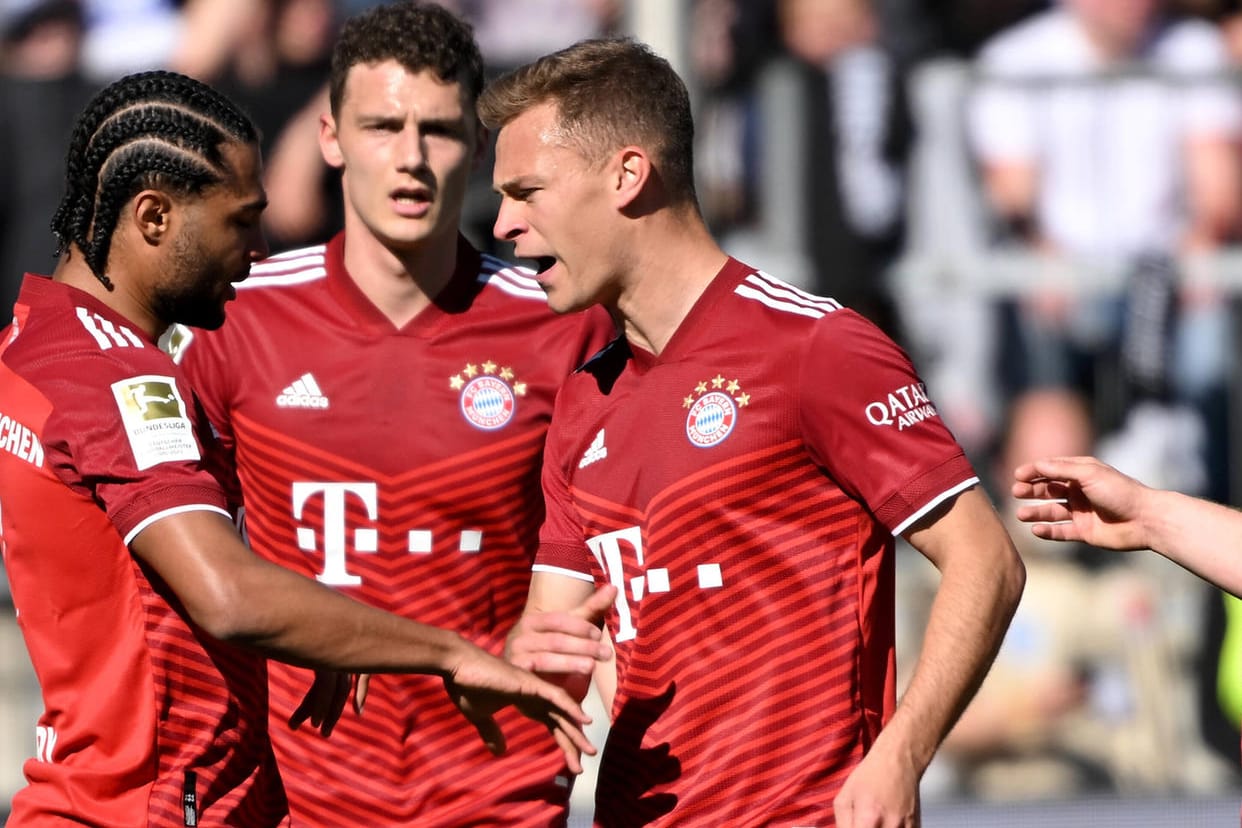Bayerns Spieler feiern das 2:0: Die Leistung in Bielefeld war ausreichend, aber nicht sonderlich gut.