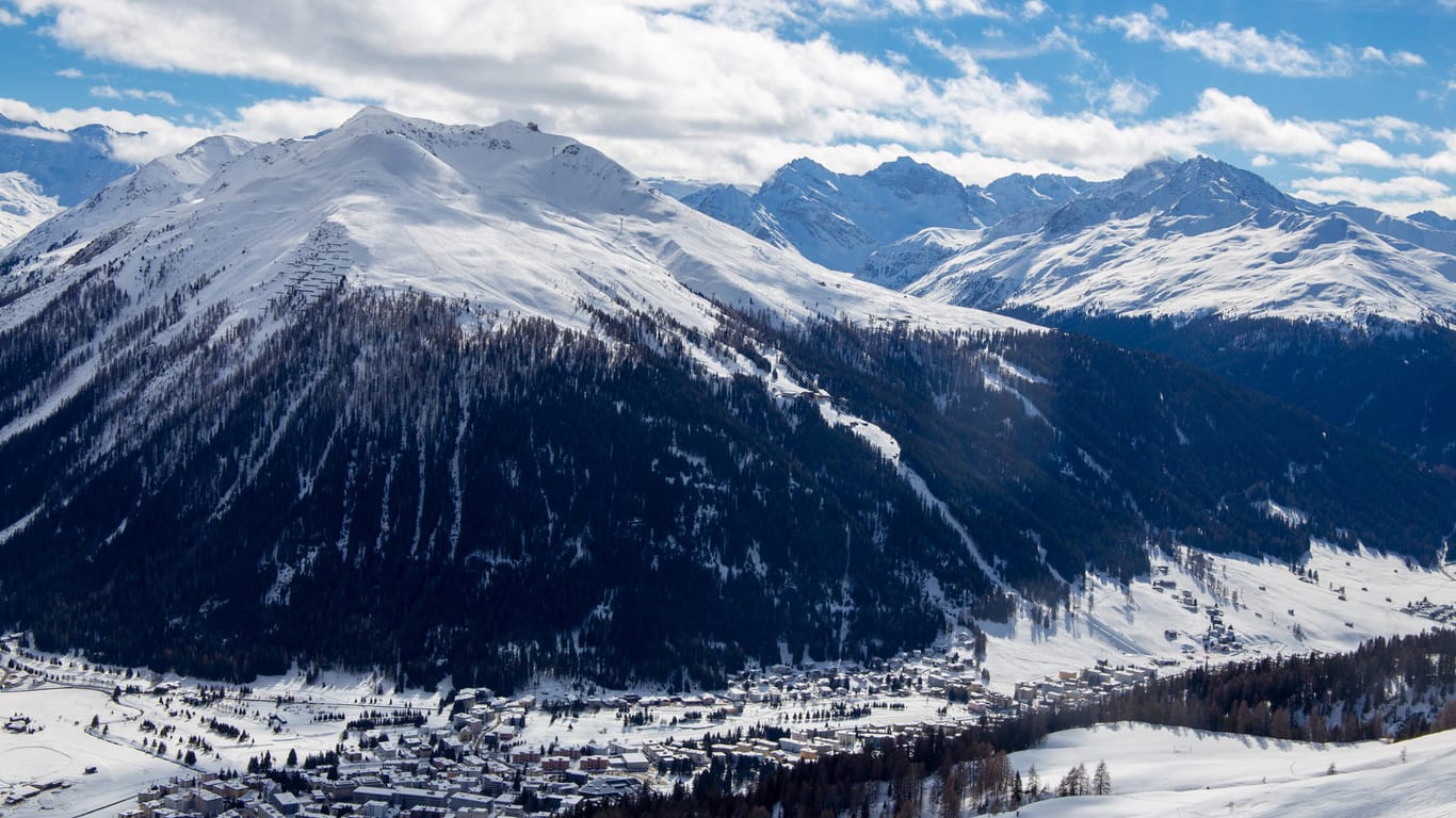 Skigebiet in der Schweiz (Symbolbild): Ein Mann und eine Frau sind bei einer Tour in den Bergen ums Leben gekommen.