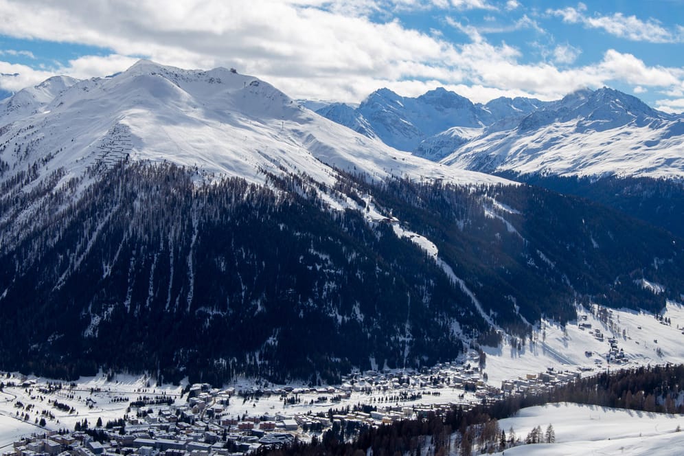 Skigebiet in der Schweiz (Symbolbild): Ein Mann und eine Frau sind bei einer Tour in den Bergen ums Leben gekommen.