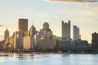 Die Skyline von Pittsburgh (Symbolbild): In der Metropole im Bundesstaat Pennsylvania nahm eine Party ein blutiges Ende.