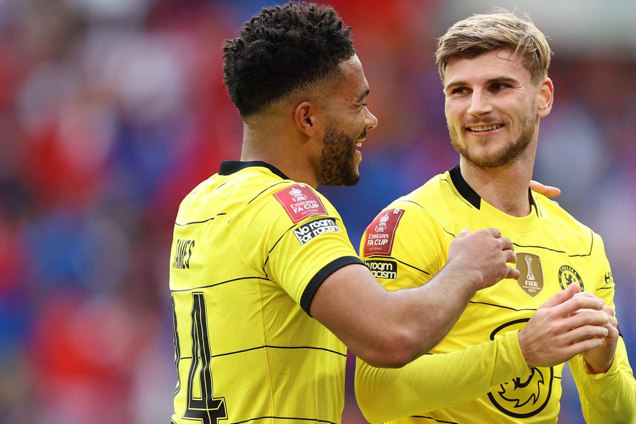 Timo Werner (r.) mit Reece James: Die beiden Chelsea-Profis haben sich für das Endspiel qualifiziert.