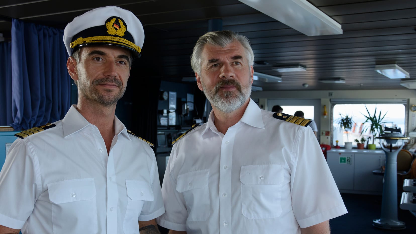 "Das Traumschiff": Kapitän Max Parger (Florian Silbereisen) und sein Staff-Kapitän Martin Grimm (Daniel Morgenroth).