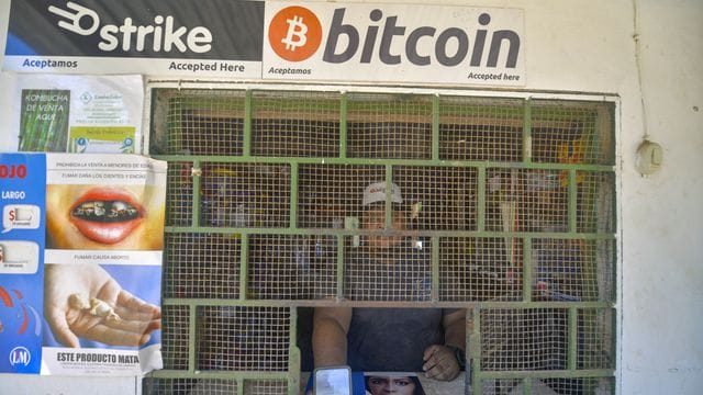 Ein Geschäft in Chiltuipan, das Bitcoin akzeptiert.