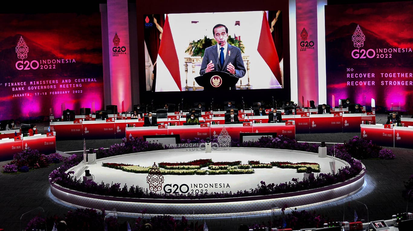 Indonesiens Präsident Joko Widodo eröffnet den G20-Gipfel im Februar: Als Gastgeber lud er auch Russland zu den Treffen ein.