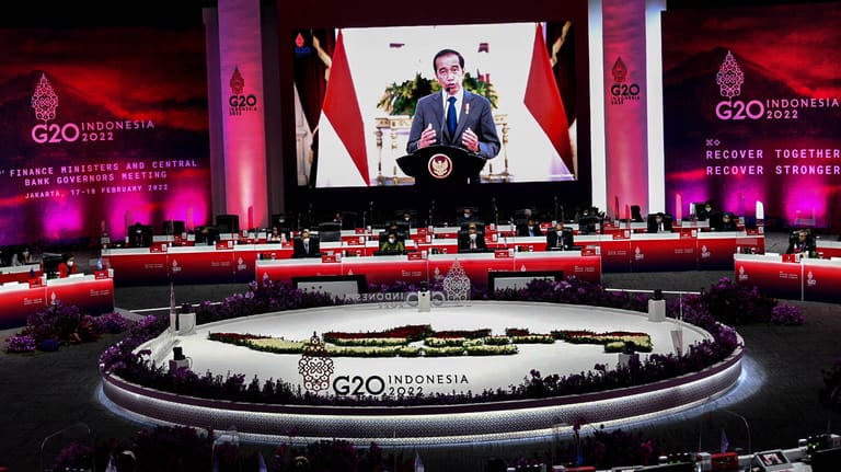 Indonesiens Präsident Joko Widodo eröffnet den G20-Gipfel im Februar: Als Gastgeber lud er auch Russland zu den Treffen ein.
