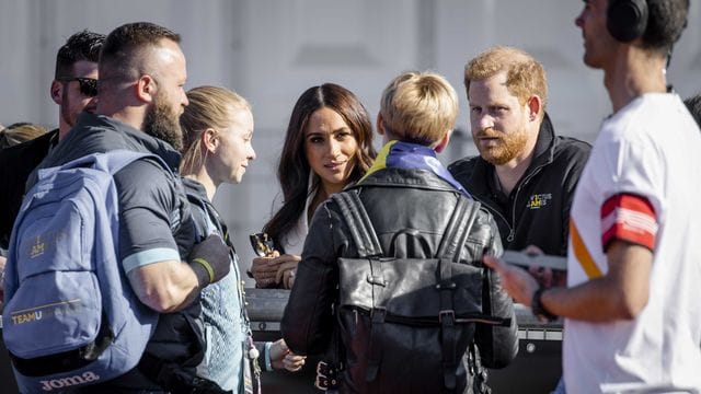 Prinz Harry und Herzogin Meghan sprechen mit ukrainischen Teilnehmern der Invictus Games.