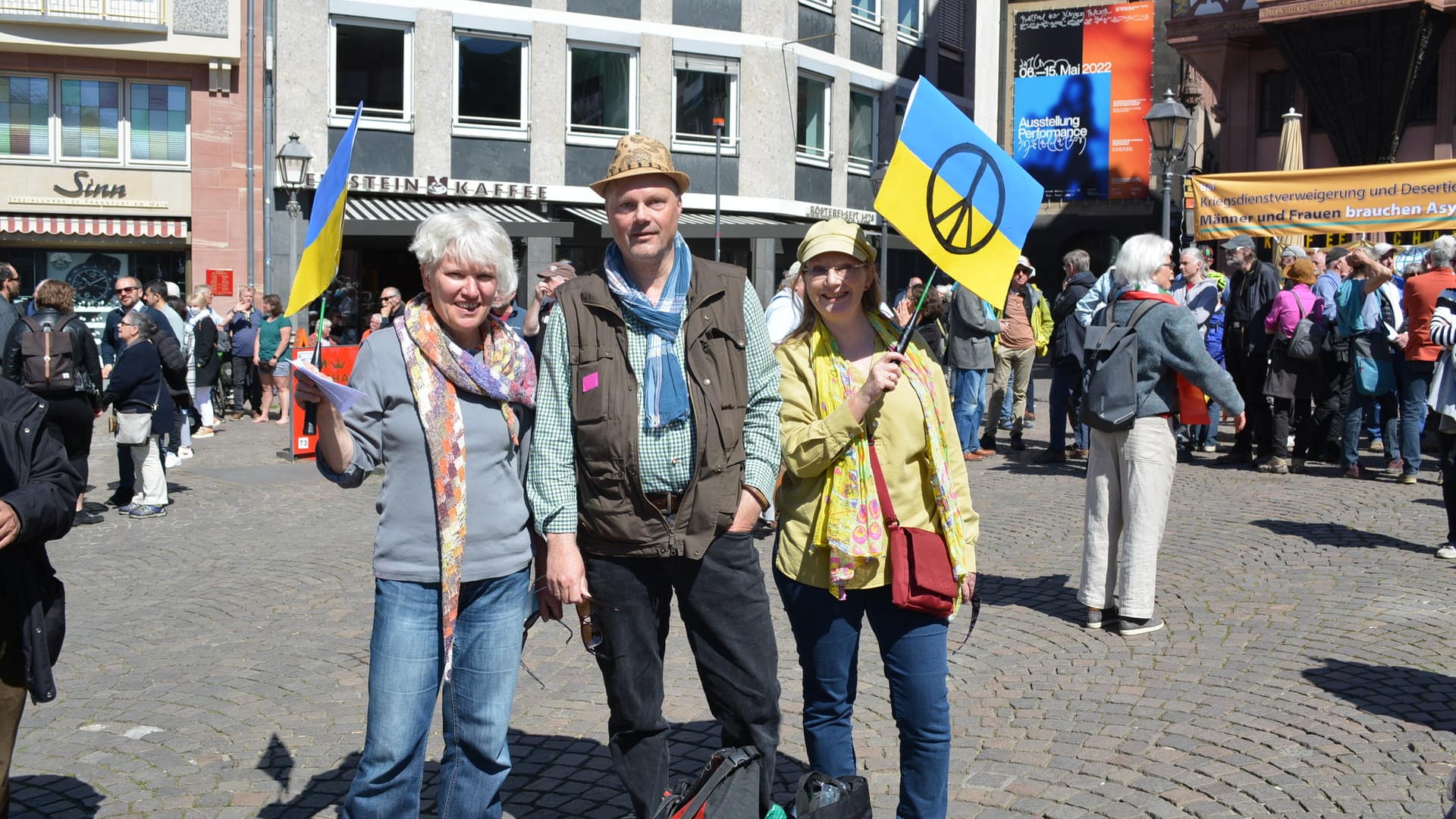 Der Krieg gegen die Ukraine treibt die Menschen auf die Straßen von Frankfurt. Vielen bleibt nicht mehr, als zu demonstrieren.